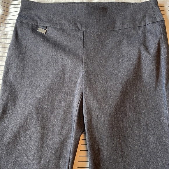 ALFANI SKINNY ANKLE TUMMY CONTROL PANTS.  HEATHERED GREY. SIZE 6. - Picture 3 of 7